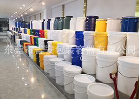 骚屄白洁吉安容器一楼涂料桶、机油桶展区